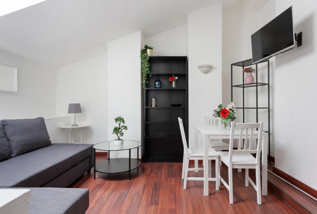 1 Bedroom & 1 Living Room Apt - Duomo 5 Milan Exterior photo